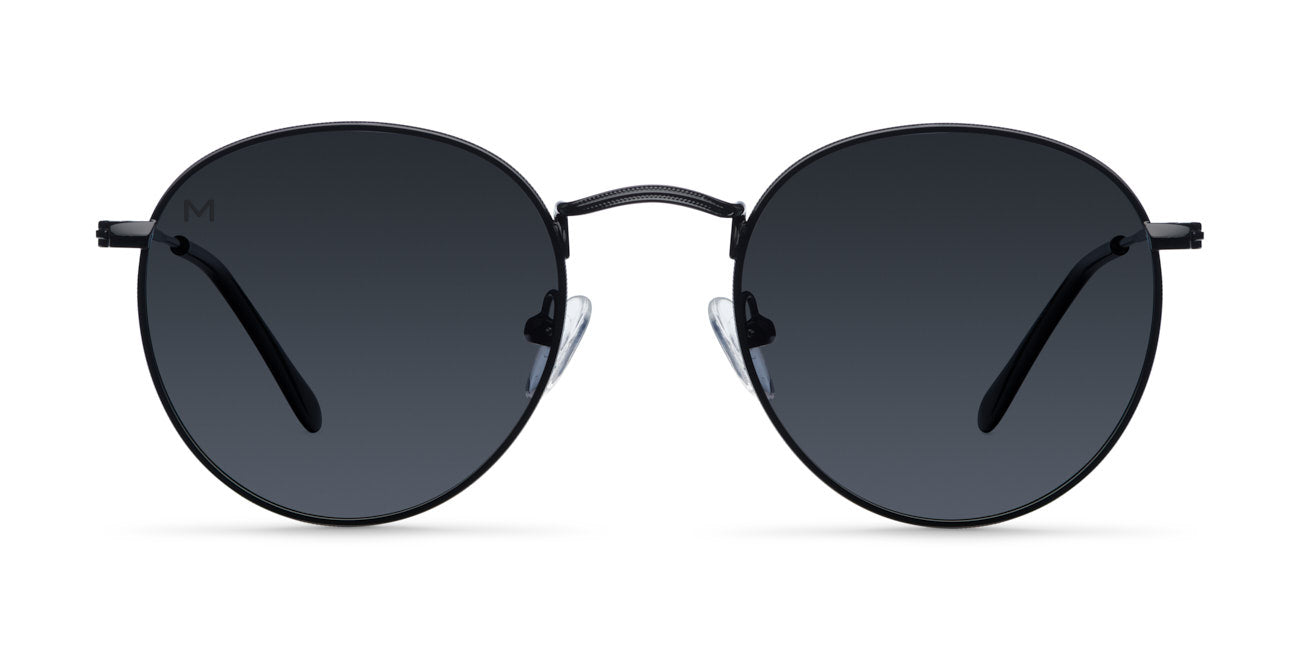 Yster All Black