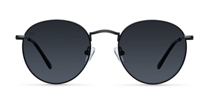 Yster All Black